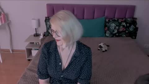 Snapshot of sabrinamacmarren chatting on 2, 3, 2025 Sabrina MacMarren online show from 2, 3, 2025