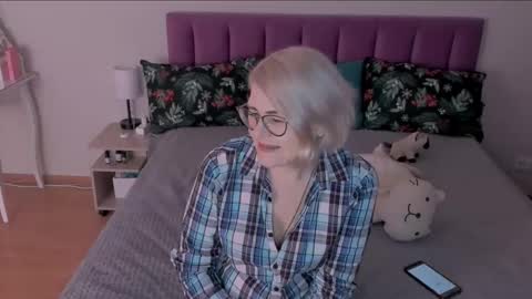 Snapshot of sabrinamacmarren chatting on 7, 3, 2025 Sabrina MacMarren online show from 7, 3, 2025