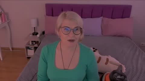 Snapshot of sabrinamacmarren chatting on 10, 3, 2025 Sabrina MacMarren online show from 10, 3, 2025