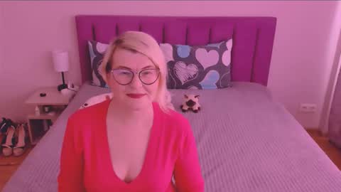 Snapshot of sabrinamacmarren chatting on 9, 9, 2025 Sabrina MacMarren online show from 9, 9, 2025