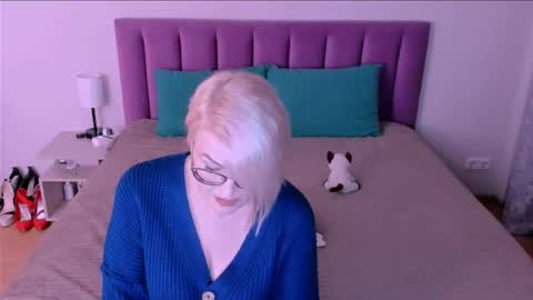 Snapshot of sabrinamacmarren chatting on 20, 9, 2025 Sabrina MacMarren online show from 20, 9, 2025
