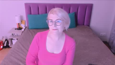 Snapshot of sabrinamacmarren chatting on 27, 9, 2025 Sabrina MacMarren online show from 27, 9, 2025