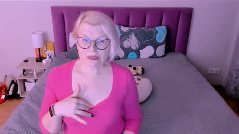 Snapshot of sabrinamacmarren chatting on 2, 10, 2025 Sabrina MacMarren online show from 2, 10, 2025