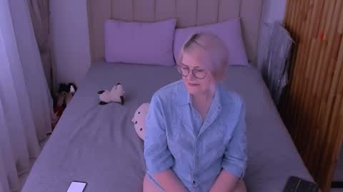 Sabrina MacMarren online show from 25, 3, 2026