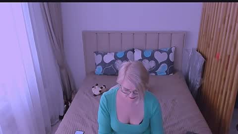 Sabrina MacMarren online show from 6, 4, 2026