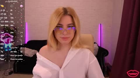 Snapshot of sabrinamuse chatting on 11, 3, 2025 Sabrina online show from 11, 3, 2025