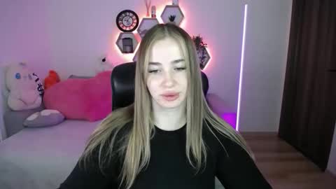 Snapshot of sabrinviolet chatting on 3, 5, 2026 Sabrina Violet online show from 3, 5, 2026