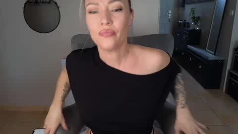 sacha__xx online show from 19, 2, 2025