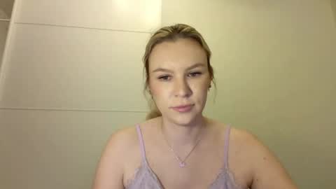 Snapshot of sadieshine chatting on 14, 10, 2025 Sadie online show from 14, 10, 2025