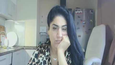 Snapshot of safari_xx chatting on 10, 11, 2025 Queen online show from 10, 11, 2025