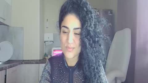 Snapshot of safari_xx chatting on 16, 11, 2025 Queen online show from 16, 11, 2025