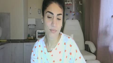 Snapshot of safari_xx chatting on 22, 11, 2025 Queen online show from 22, 11, 2025
