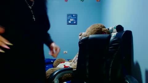 Karina online show from 8, 4, 2026