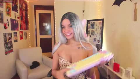 sakura_of online show from 18, 9, 2025