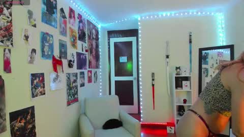 sakura_of online show from 2, 10, 2025