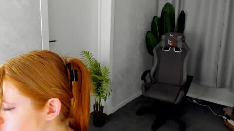 Snapshot of sally_ange1 chatting on 19, 4, 2026 Sally online show from 19, 4, 2026