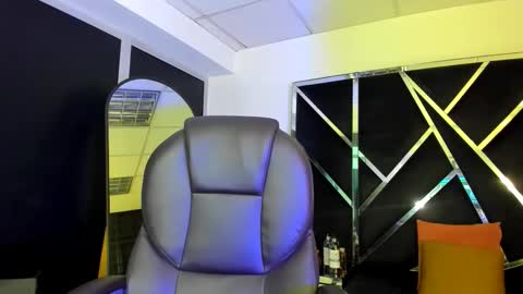 salmaportman_ online show from 23, 10, 2025