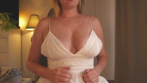 Snapshot of saltedhoney chatting on 17, 5, 2026 IsaBella- online show from 17, 5, 2026