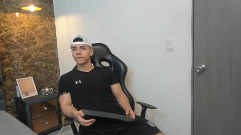 Snapshot of salvatore_damore chatting on 18, 12, 2024 SALVATORE online show from 18, 12, 2024