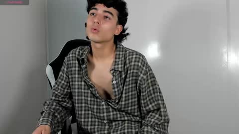 Snapshot of salvatore_montt chatting on 2, 3, 2025 salvatore_montt online show from 2, 3, 2025