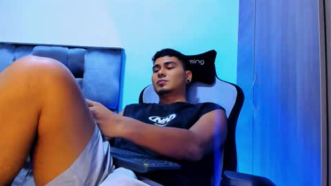 Snapshot of sam_knight_ chatting on 18, 12, 2025 SAM online show from 18, 12, 2025