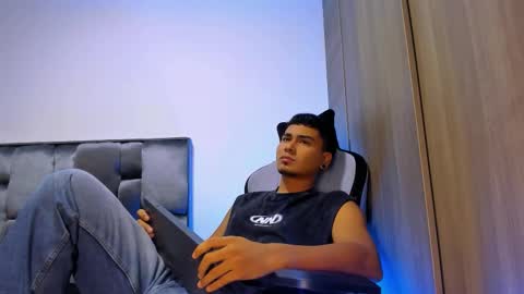 Snapshot of sam_knight_ chatting on 18, 12, 2025 SAM online show from 18, 12, 2025