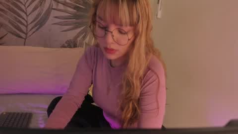 Snapshot of samaantha_white_ chatting on 9, 6, 2026 Samaantha online show from 9, 6, 2026