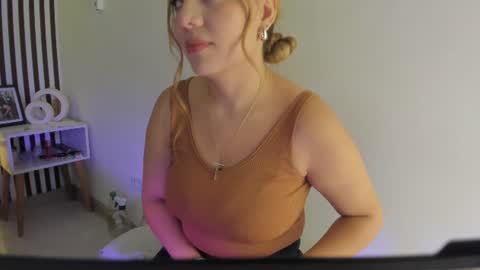 Snapshot of samaantha_white_ chatting on 15, 7, 2026 Samaantha online show from 15, 7, 2026