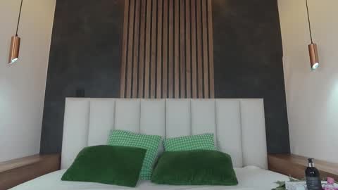   online show from 14, 12, 2025