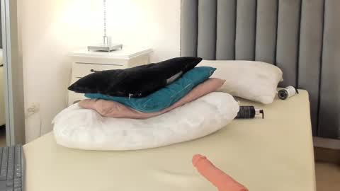  samanta  online show from 1, 3, 2025