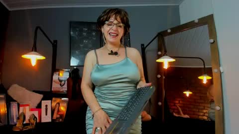 Snapshot of samantha_mature56 chatting on 18, 4, 2026 Sam online show from 18, 4, 2026