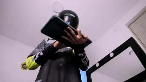   online show from 21, 4, 2026