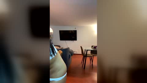 Hello I am absent due to a family calamity I will return soon-hola estoy ausente por un problema familiar volvere pronto. online show from 6, 2, 2026