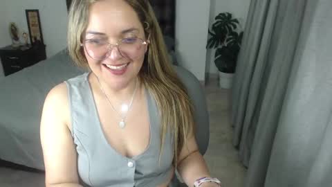 Snapshot of samy_vsn chatting on 12, 1, 2025 samy_vsn online show from 12, 1, 2025