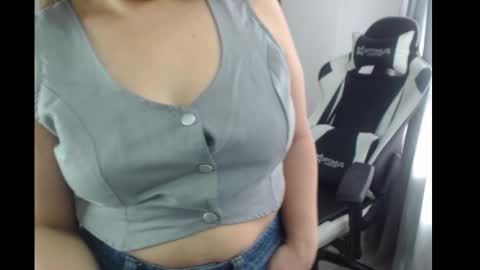 Snapshot of samy_vsn chatting on 1, 3, 2025 samy_vsn online show from 1, 3, 2025