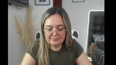 Snapshot of samy_vsn chatting on 8, 10, 2025 samy_vsn online show from 8, 10, 2025