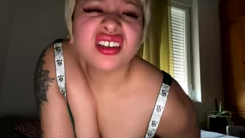 Snapshot of samymoon3 chatting on 24, 4, 2026 Samymoon online show from 24, 4, 2026
