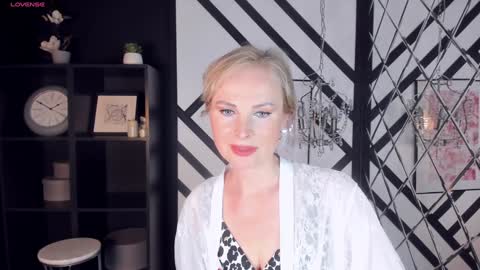 Snapshot of sandra_kind chatting on 8, 2, 2025 Sandra online show from 8, 2, 2025