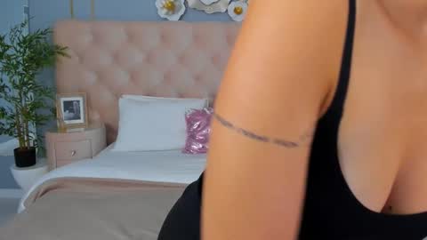 Snapshot of sandrazoe chatting on 15, 9, 2025 San online show from 15, 9, 2025