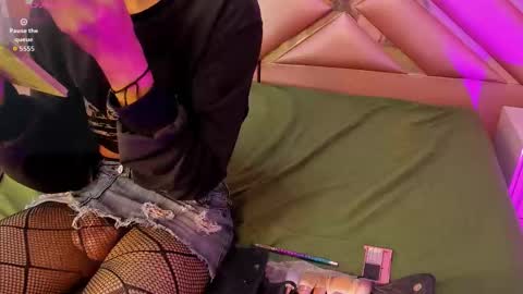 Sandy Houston  online show from 13, 2, 2026