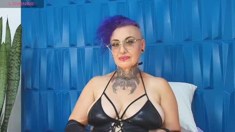Sandy Rose online show from 30, 1, 2025