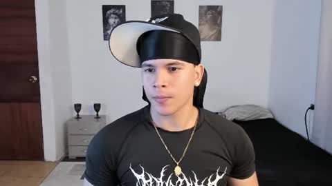 Snapshot of sant_wahlberg chatting on 5, 8, 2026 Sant online show from 5, 8, 2026