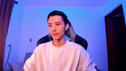 santi_twink19 online show from 6, 12, 2024