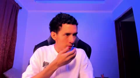 santi_twink19 online show from 7, 12, 2024