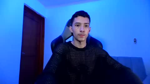 santi_twink19 online show from 10, 1, 2025