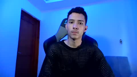 santi_twink19 online show from 10, 1, 2025