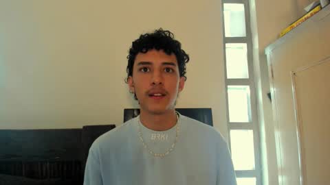 santi_twink19 online show from 7, 10, 2025