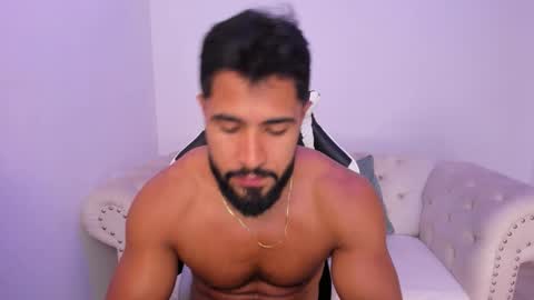 santiago_huntt online show from 4, 2, 2026