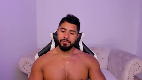 santiago_huntt online show from 6, 3, 2026