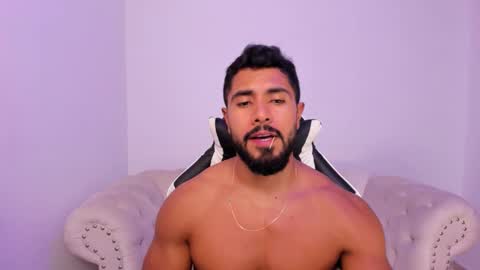 santiago_huntt online show from 10, 3, 2026